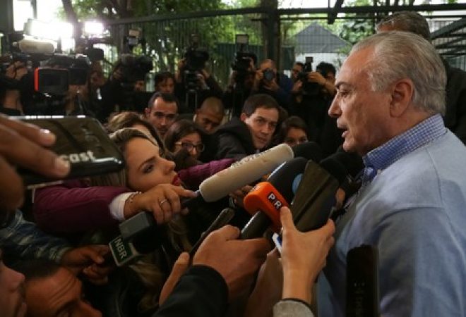 Presidente Michel Temer concede entrevista após votar em São Paulo