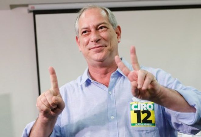 Candidato do PDT à Presidência, Ciro Gomes, após votar em Fortaleza