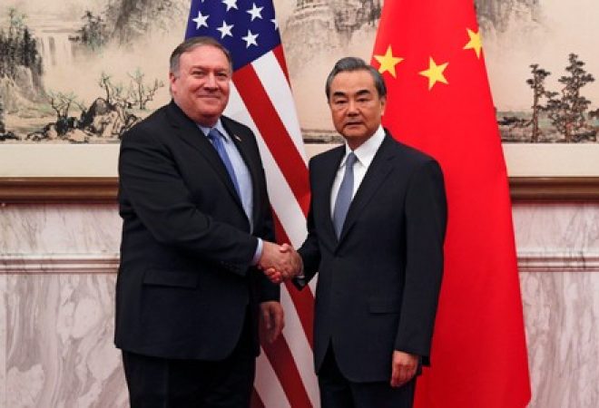 Secretário de Estado dos EUA, Mike Pompeo, e ministro de Relações Exteriores da China, Wang Li