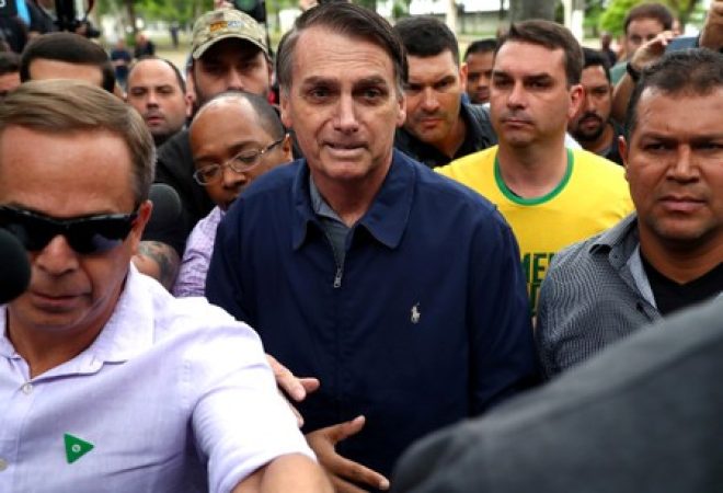 Candidato do PSL à Presidência, Jair Bolsonaro, chega para votar no Rio de Janeiro