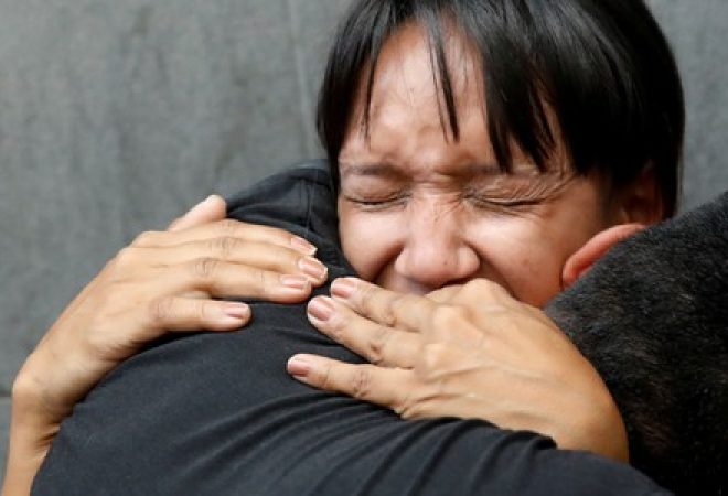 Mulher lamenta morte de parlamentar venezuelano de oposição Fernando Albán