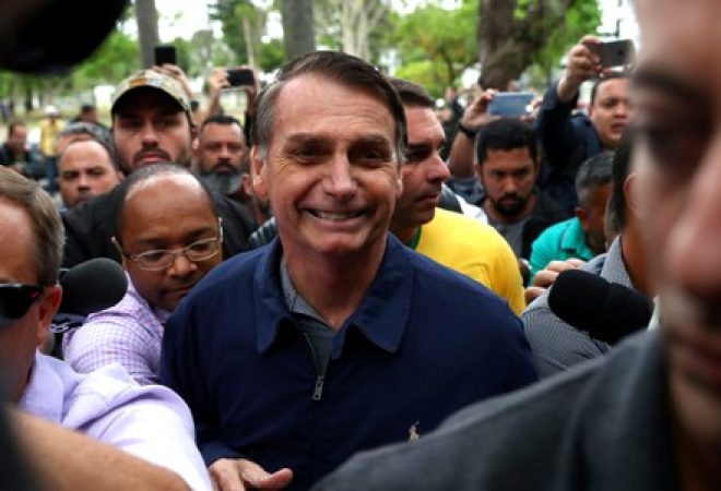 Candidato do PSL à Presidência, Jair Bolsonaro, chega para votar no Rio de Janeiro