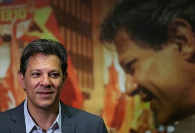 O candidato do PT à Presidência, Fernando Haddad, durante entrevista a jornalistas em São Paulo
