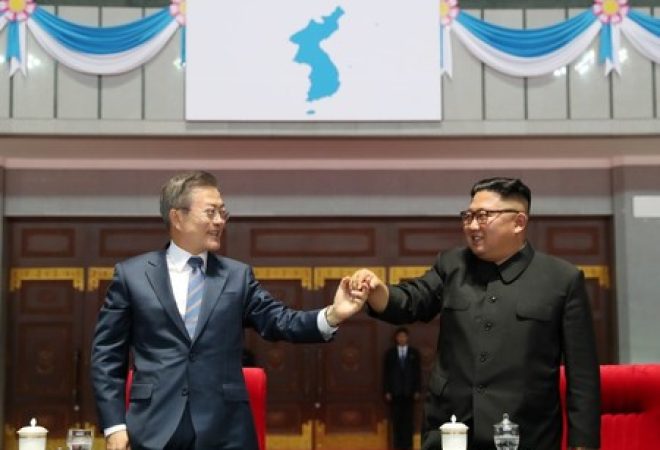 Presidente da Coreia do Sul, Moon Jae-in, e líder norte-coreano, Kim Jong Un, em Pyongyang