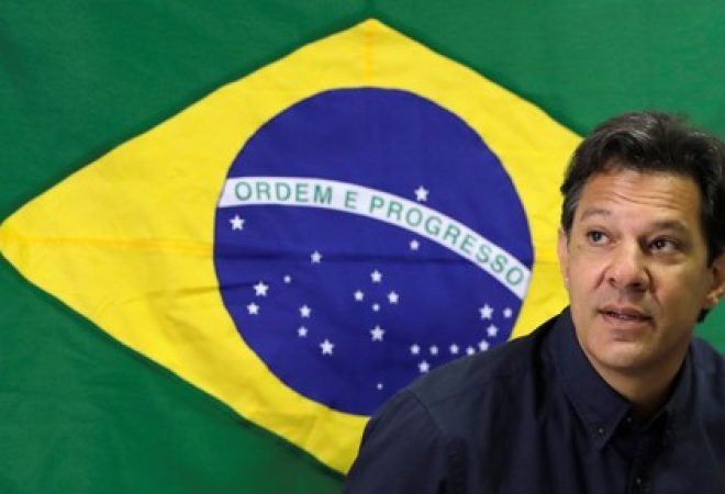 Candidato do PT à Presidência, Fernando Haddad, durante entrevista coletiva em São Paulo