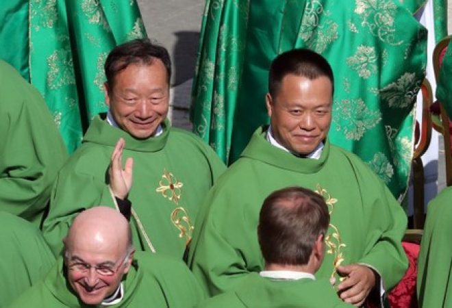 Bispos chineses durante abertura de sínodo no Vaticano
