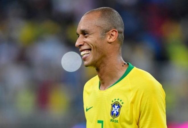 Zagueiro Miranda durante amistoso do Brasil contra a Argentina na Arábia Saudita