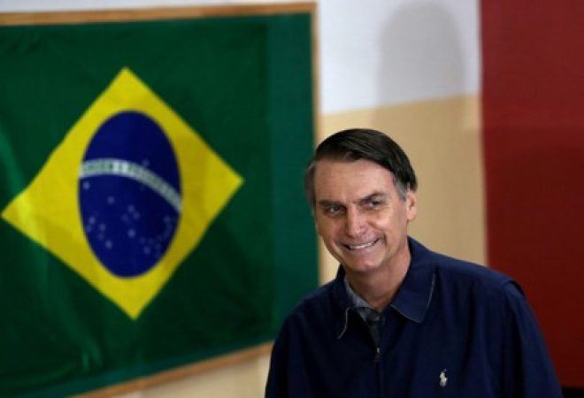 Jair Bolsonaro chega para votar no Rio de Janeiro