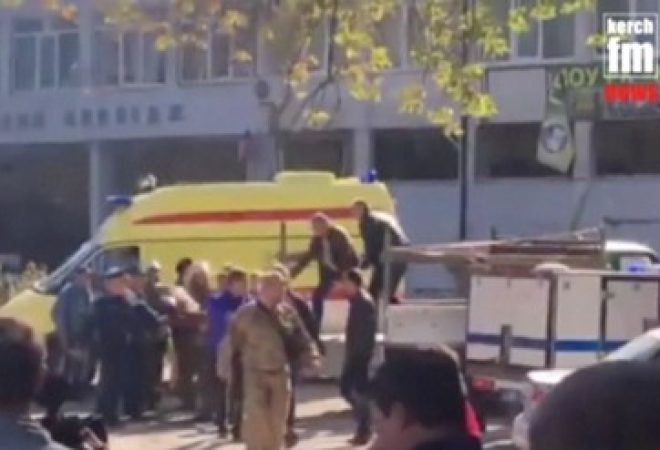 Imagem congelada de vídeo mostra ambulância em local de explosão em Kerch, na Crimeia