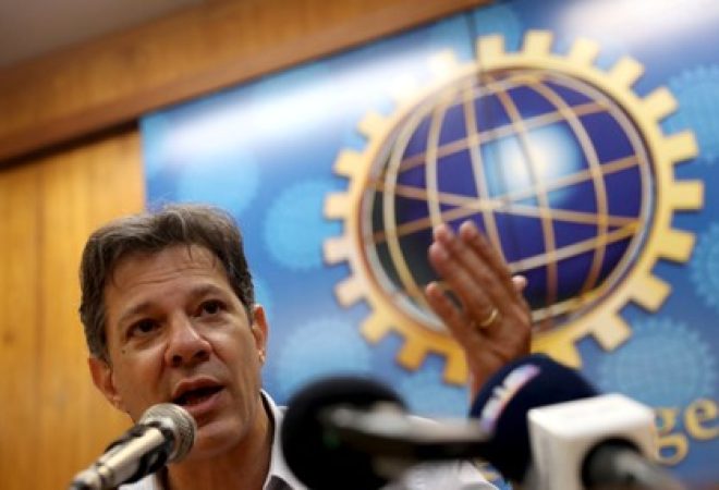 Candidato do PT à Presidência, Fernando Haddad, durante entrevista coletiva no Rio de Janeiro