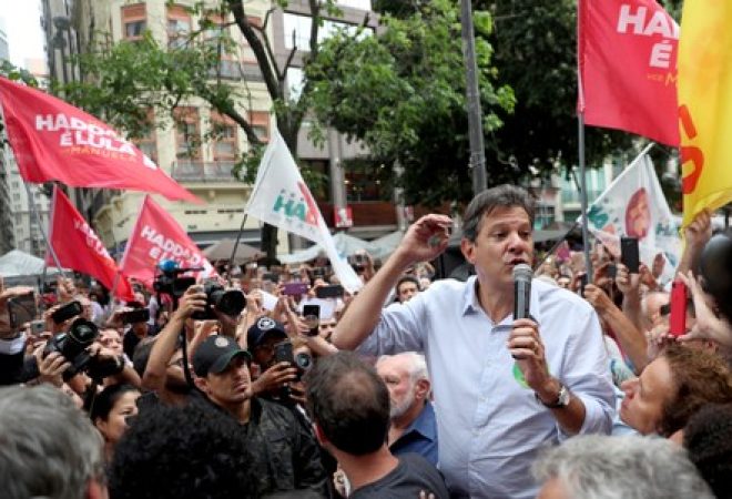 Fernando Haddad faz campanha no Rio de Janeiro