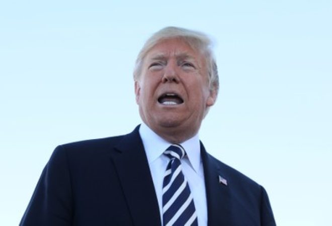 Presidente dos Estados Unidos, Donald Trump, fala com repórteres em Nevada