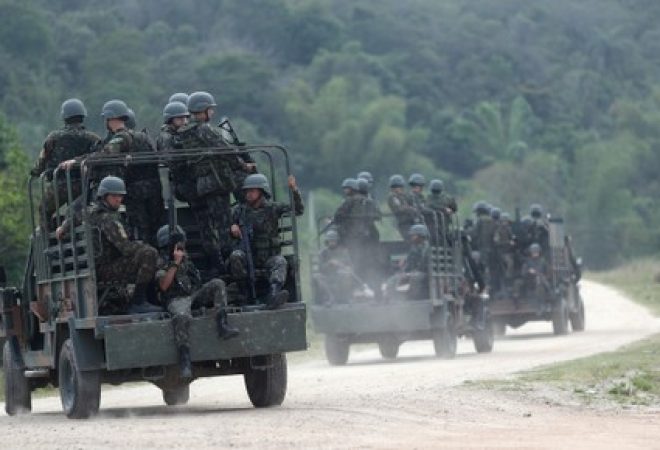 Soldados durante operação em São Gonçalo