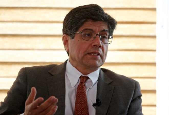 Chanceler do Equador, José Valencia, em entrevista à Reuters
