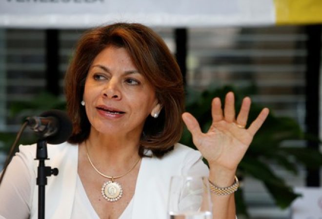 Chefe da missão da Organização dos Estados Americanos (OEA), Laura Chinchilla, durante coletiva de imprensa em Caracas