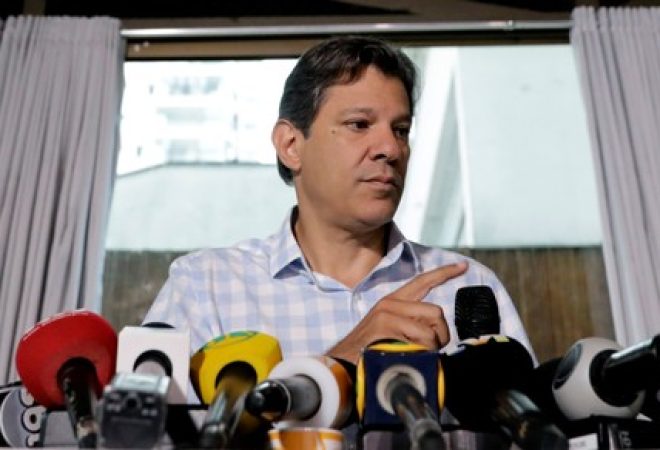 Candidato do PT à Presidência, Fernando Haddad, durante coletiva de imprensa em São Paulo