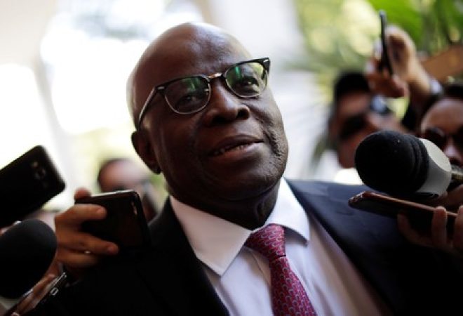 Ex-presidente do STF Joaquim Barbosa antes de reunião em Brasília