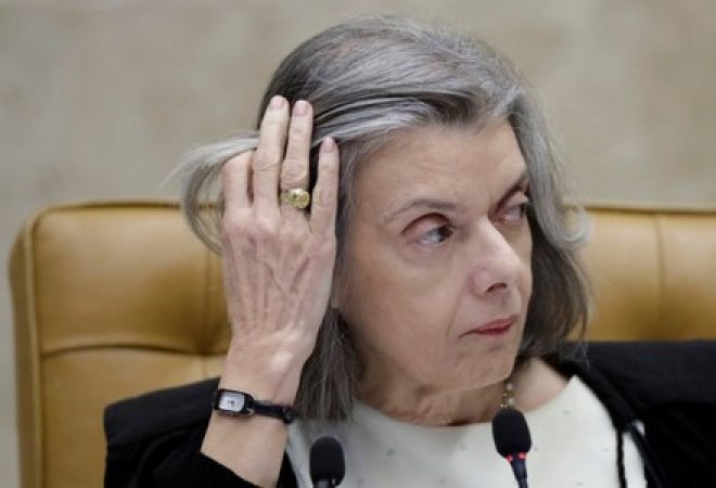 Ministra Cármen Lúcia durante sessão do STF