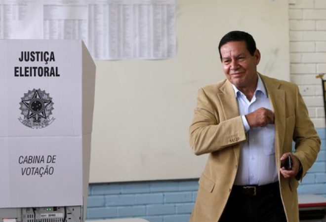 Hamilton Mourão vota em Brasília