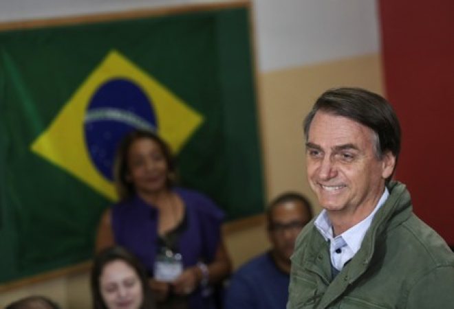 Bolsonaro vota no Rio