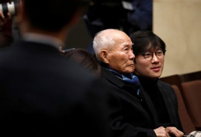 Lee Choon-shik, vítima de trabalho forçado durante a Segunda Guerra Mundial, em tribunal da Coreia do Sul