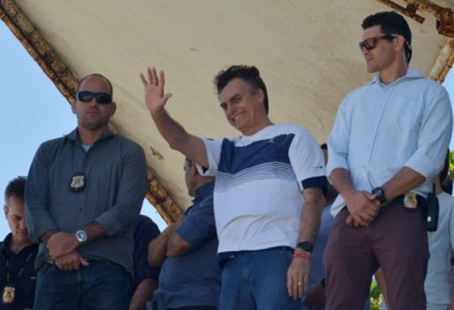 Bolsonaro acena no Rio de Janeiro