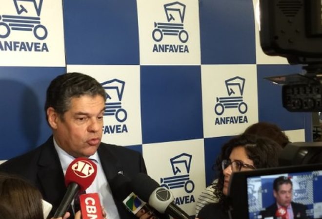 Presidente da Anfavea, Antonio Megale, fala a jornalistas