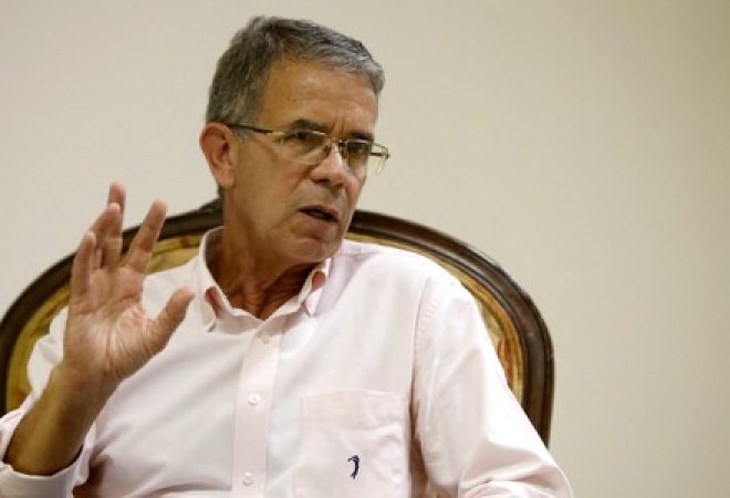 Oswaldo Ferreira durante reunião em Brasília