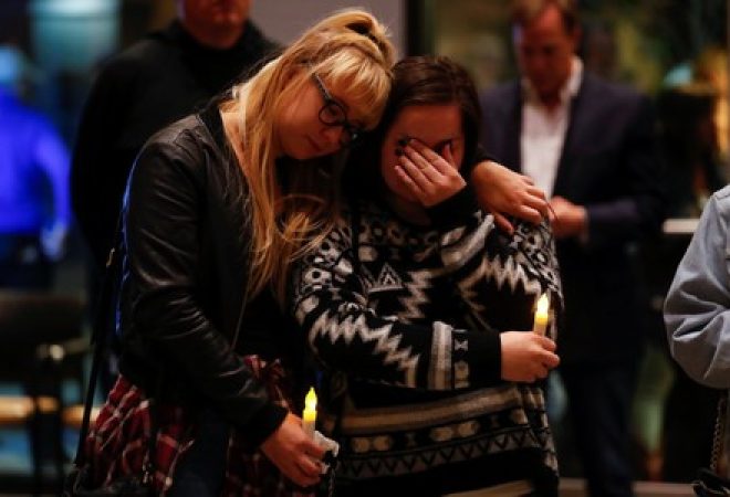 Vigília para vítimas de ataque a tiros em Thousand Oaks, na Califórnia