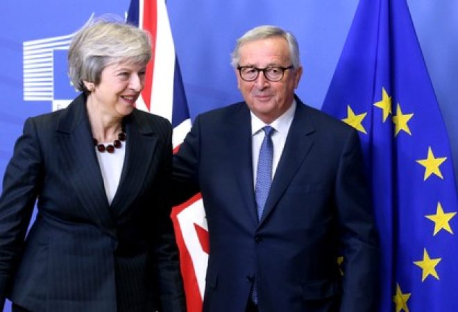 Premiê britânica, Theresa May, e presidente da Comissão Europeia, Jean-Claude Juncker