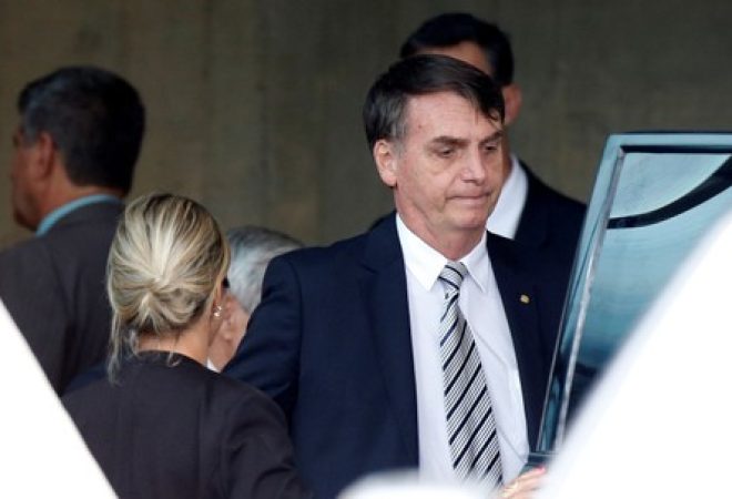 Presidente eleito Jair Bolsonaro deixa sede da transição de governo, em Brasília
