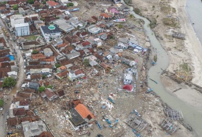 Visão aérea de área afetada por tsunami em Banten, na Indonésia
