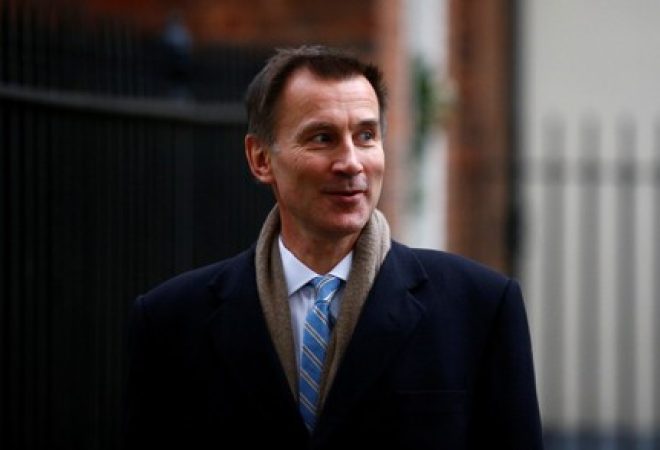 Secretário britânico do Exterior, Jeremy Hunt, deixa residência oficial da primeira-ministra em Londres