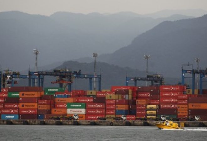 Containers no porto de Santos