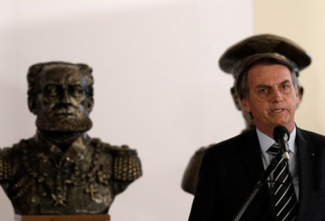 Presidente Jair Bolsonaro durante cerimônia de transmissão de cargo no Ministério da Defesa