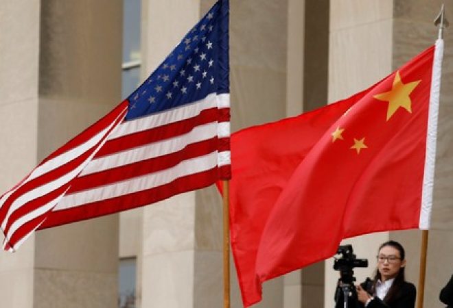 Bandeira dos EUA e da China em Washington