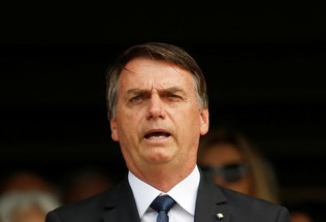Presidente Jair Bolsonaro durante execução do Hino Nacional em Brasília