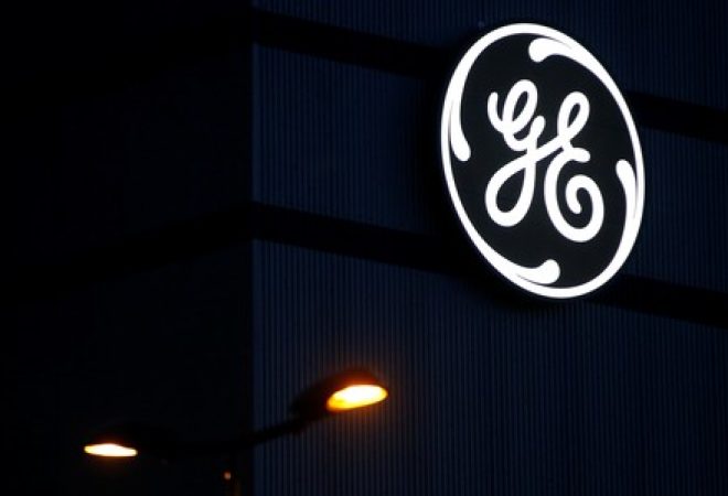 Logomarca da GE em unidade da empresa na França