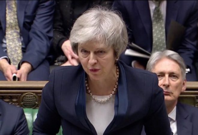A premiê britânica, Theresa May, fala ao Parlamento após votação de acordo de Brexit negociado por ela, em Londres