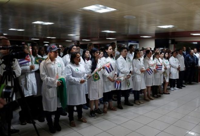 Cerimônia de recepção em Havana a médicos cubanos que deixaram o Brasil