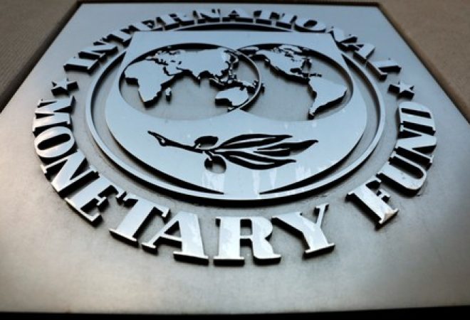 Logo do Fundo Monetário Internacional (FMI) na sede do órgão em Washington, nos EUA