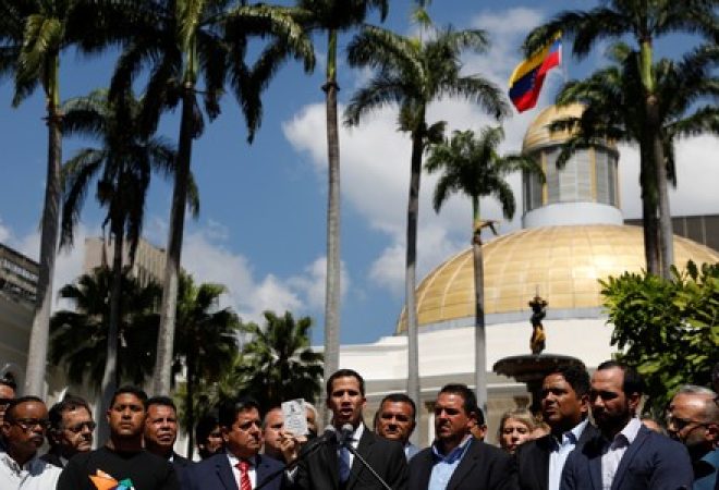 Presidente da Assembleia Nacional, Juan Guaidó, discursa em Caracas