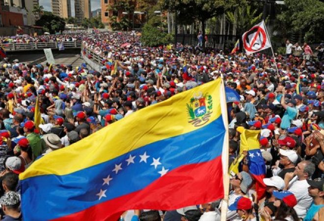 Protesto de opositores a governo de Nicolás Maduro em Caracas