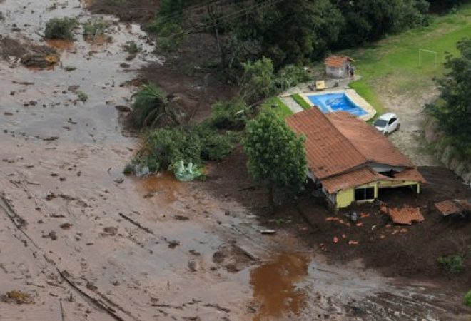 Casa é vista em área afetada por rompimento de barragem da Vale em Brumadinho, Minas Gerais