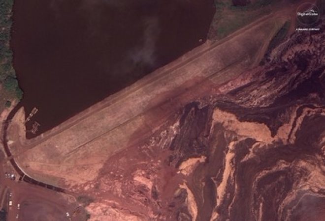 Barragem da Vale em Brumadinho após rompimento, em foto de satélite