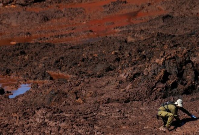 Membro de equipe israelense que trabalha nas buscas por desaparecidos em Brumadinho