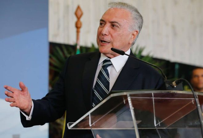 O presidente Michel Temer discursa na cerimônia de assinatura da declaração Presidencial Conjunta Brasil-Paraguai sobre Integração Física, na sede da usina hidrelétrica Itaipu Binacional, em Foz do Iguaçu (PR).