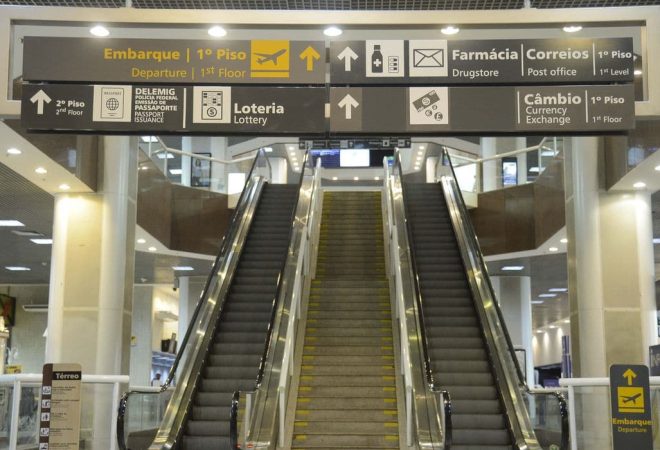 Rio de Janeiro - Aeroporto Santos Dumont fica vazio em primeiro dia com maioria das operações transferidas para o Galeão. (Foto: Tomaz Silva/Agência Brasil)