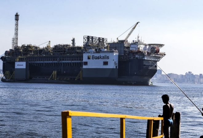 A Petrobras anunciou a chegada da plataforma de petróleo, P-67, ancorada na Baía de Guanabara, destinada ao Sistema de Produção do Campo de Lula, no pré-sal da Bacia de Santos.