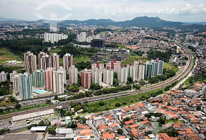 Foto aérea de prédios no bairro Piqueri próximo à Estação Piqueri do Metrô São Paulo
